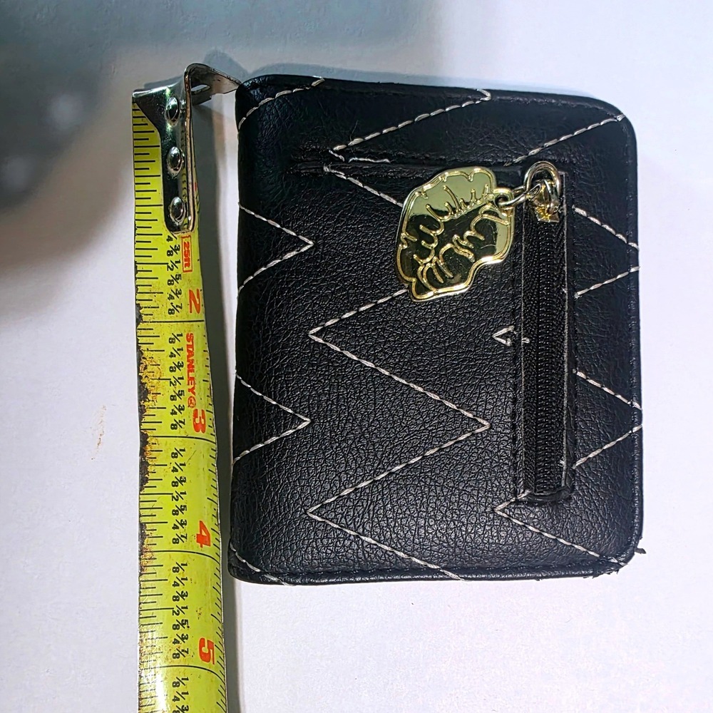 Betsey Johnson Black Zigzag Stitched Bifold Wallet Gold Lip Charm Pink Hearts - Picture 6 of 8
